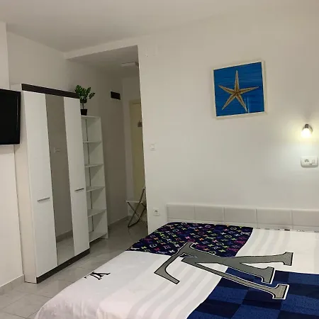Russell's House In The Center & Apartament