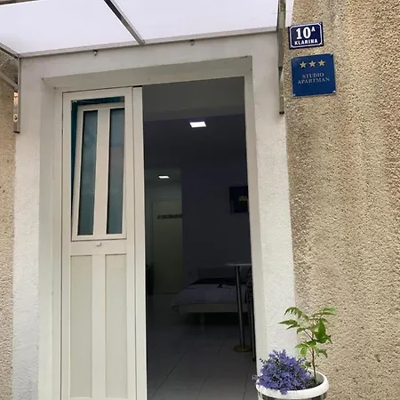 Russell's House In The Center & Apartament Split