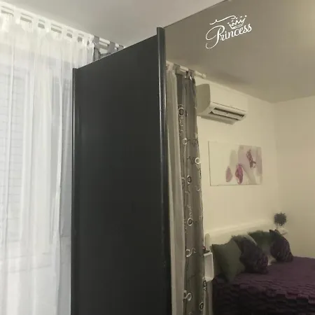 Russell's House In The Center & Apartment Split