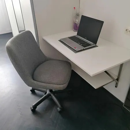 Russell's House In The Center & Apartment Split