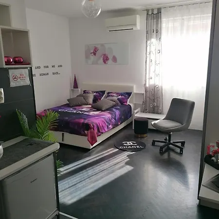 Russell's House In The Center & Split