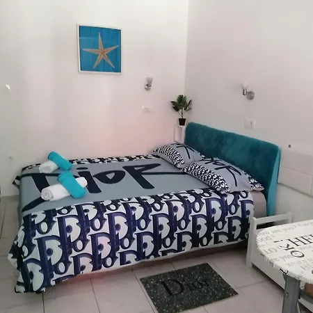 Russell's House In The Center & Split