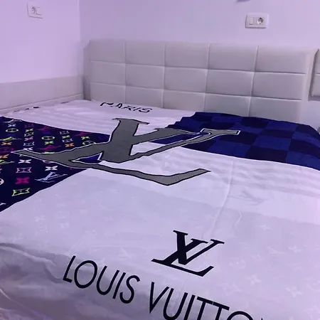 Russell's House In The Center & *