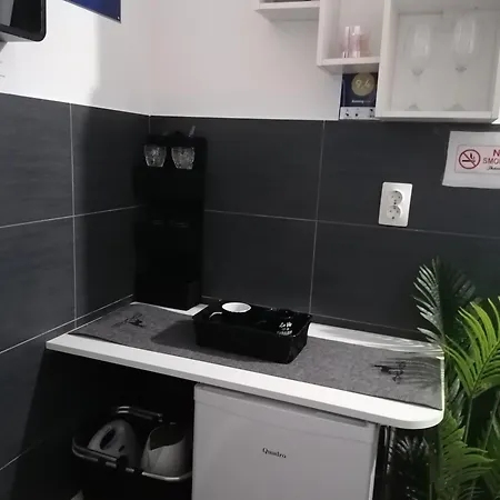 Russell's House In The Center & Split