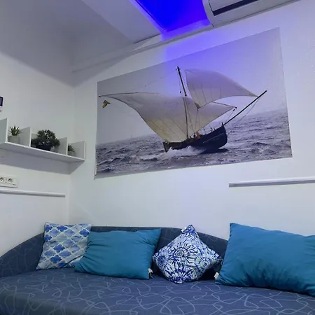 Russell's House In The Center &